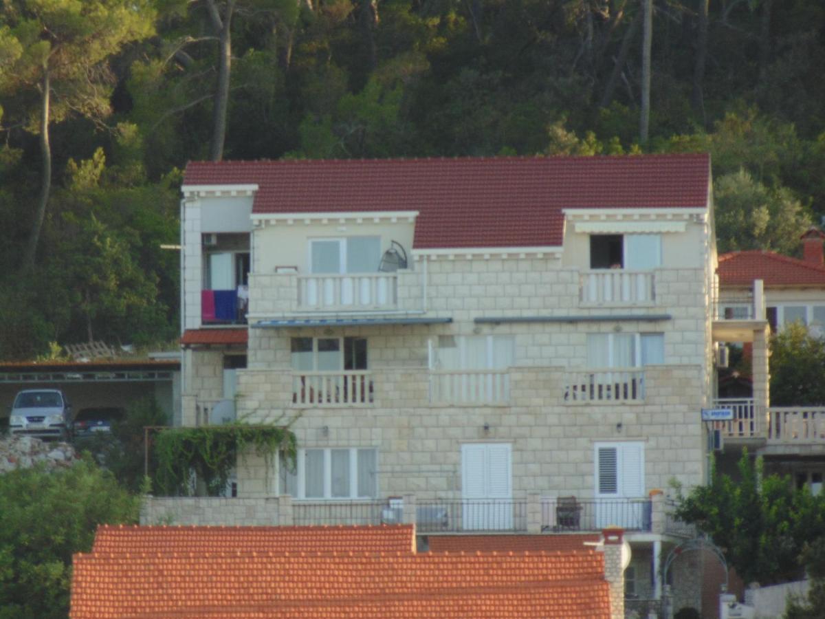 Villa Apartments Mate Cebalo Lumbarda Exterior photo