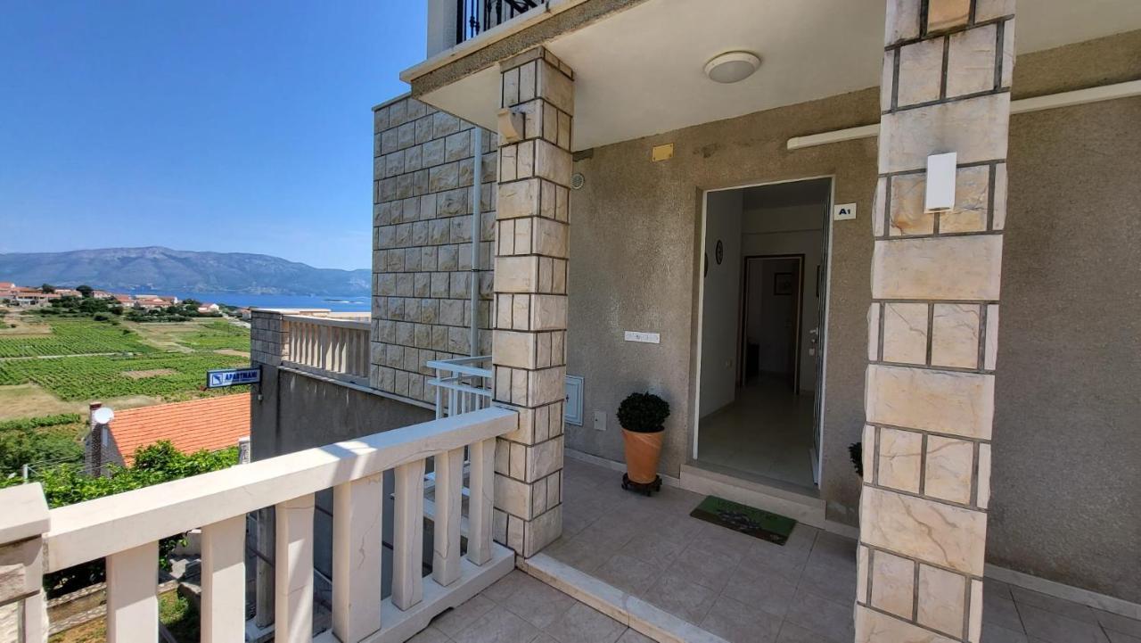 Villa Apartments Mate Cebalo Lumbarda Exterior photo
